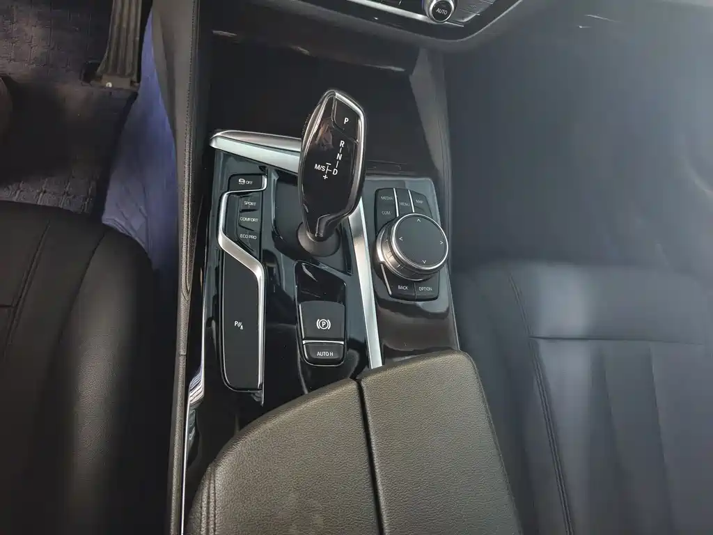 BMW 5 Series 2018 — фото 7