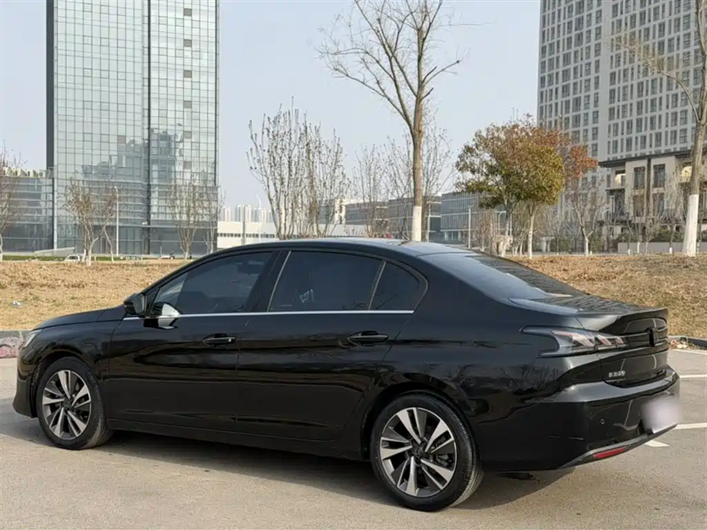 Peugeot 408 2023 — фото 25