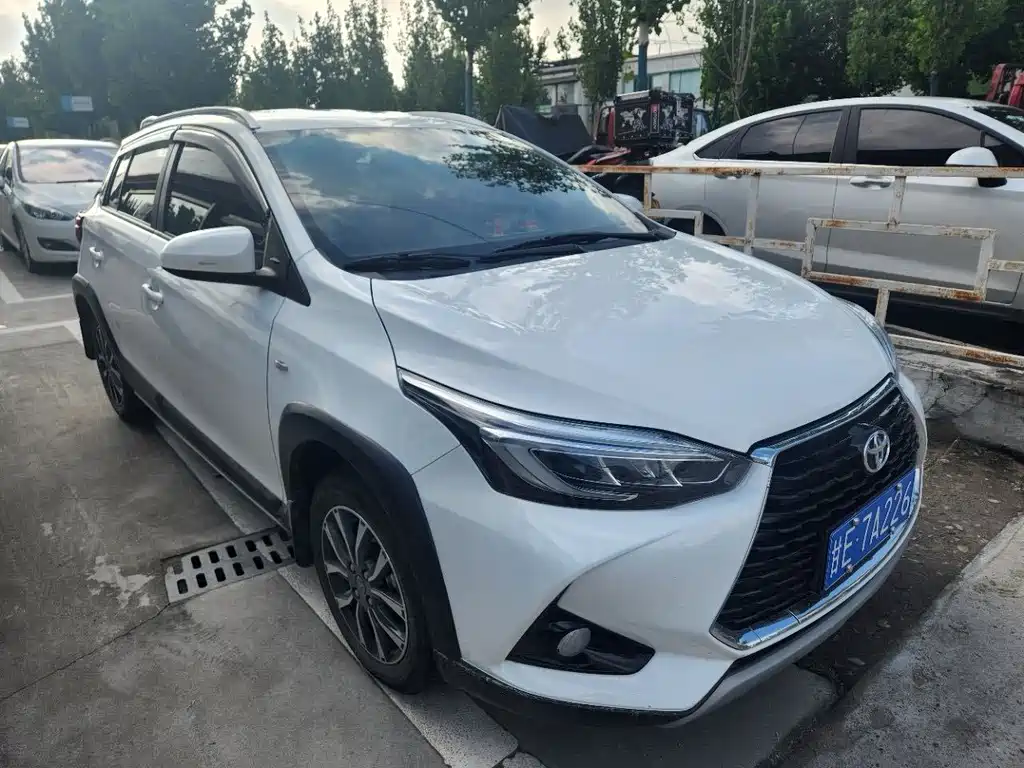 Toyota Yaris L 2023 — фото 2