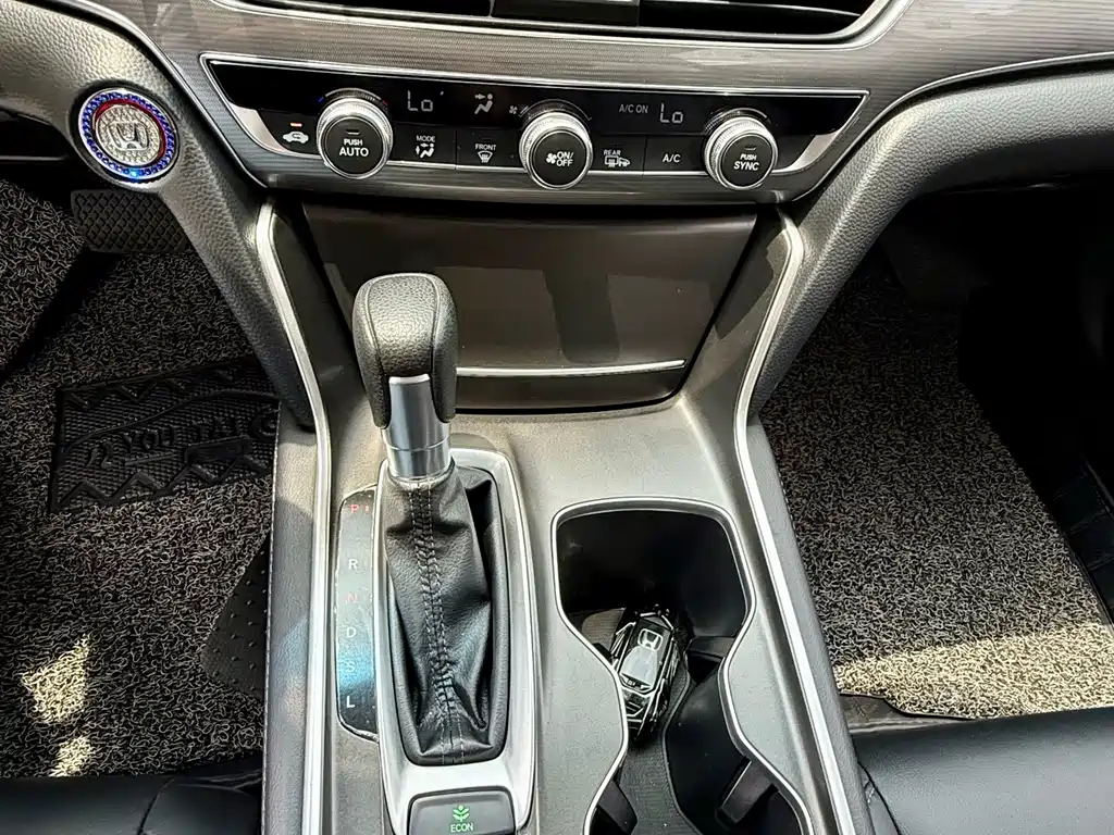 Honda Accord 2022 — фото 17