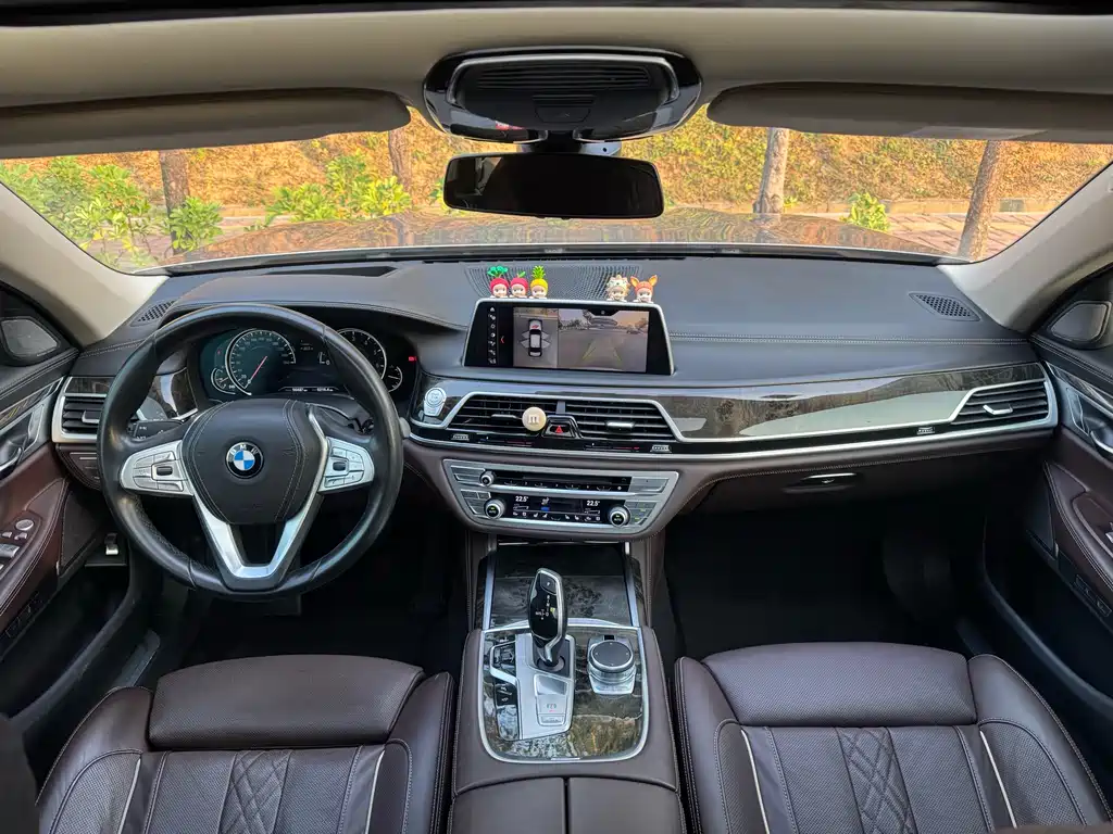 BMW 7 Series 2018 — фото 17