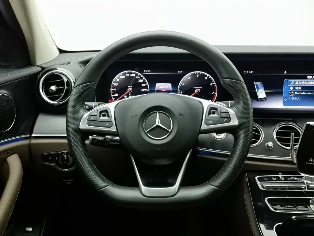 Mercedes-Benz E-Class 2017 — фото 11