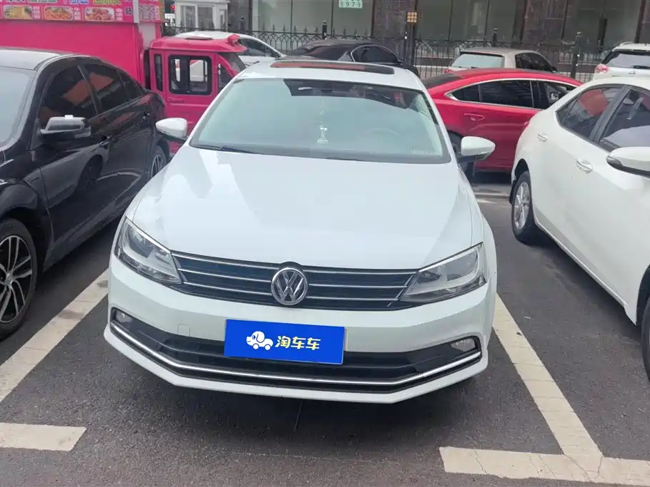 Volkswagen Sagitar 2018