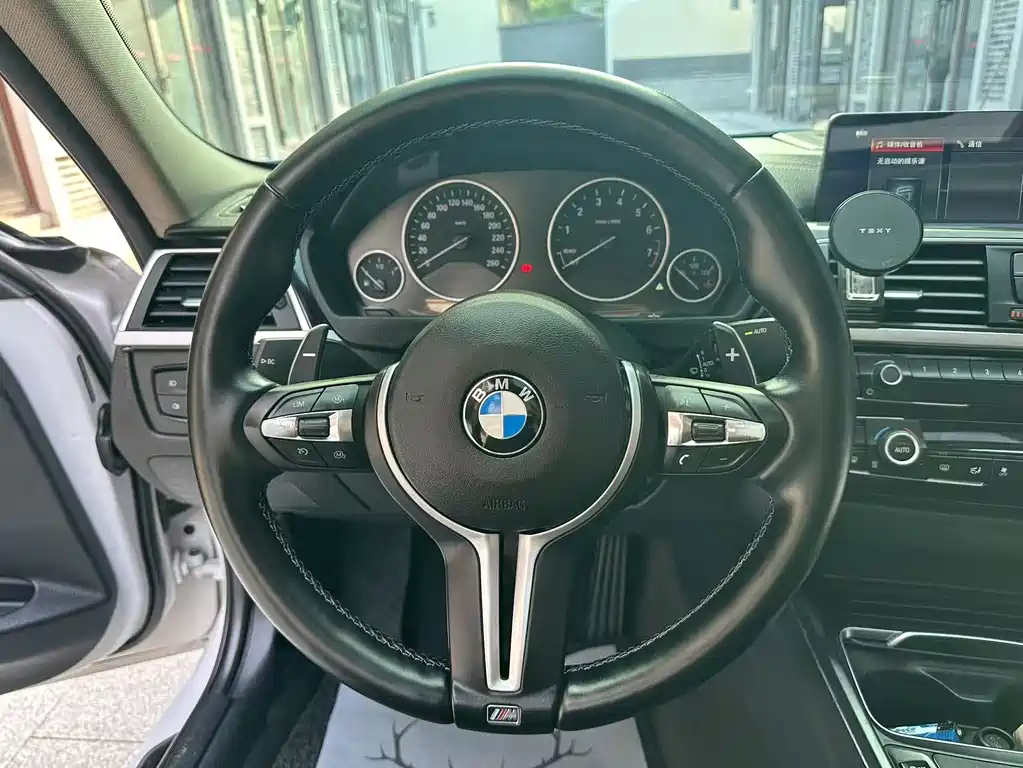 BMW 3 Series 2018 — фото 13