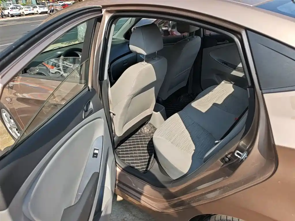 Hyundai Verna 2016 — фото 17