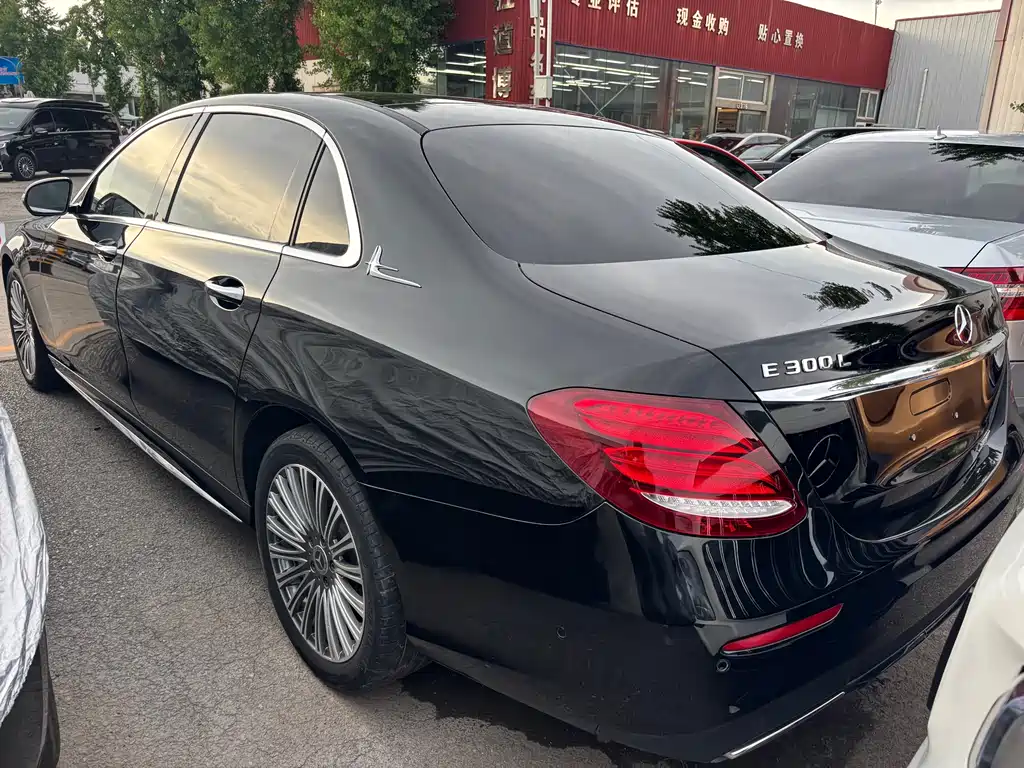 Mercedes-Benz E-Class 2018 — фото 10