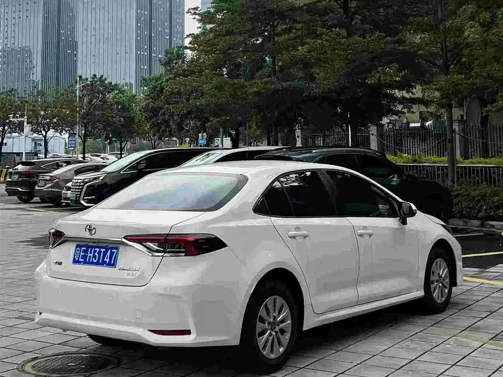 Toyota Corolla 2023 — фото 3