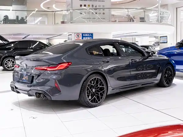 BMW M8 2022