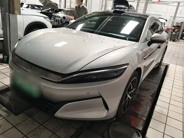 BYD Han L 2025