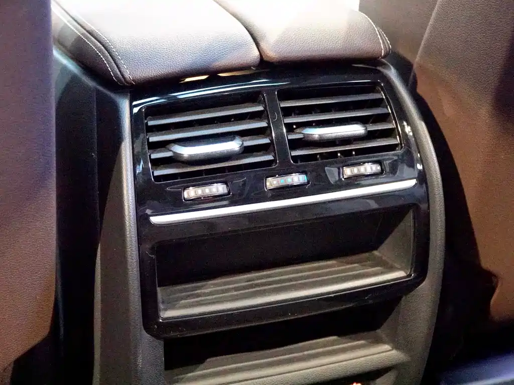 BMW 5 Series 2023 — фото 16