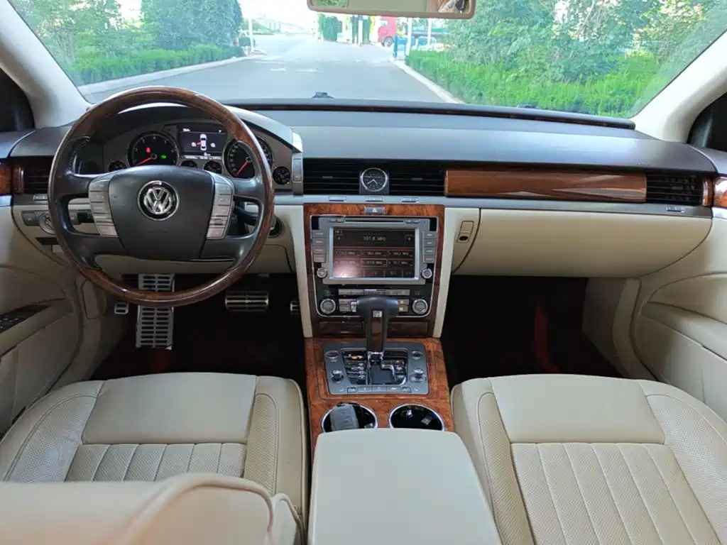 Volkswagen Phaeton 2015 — фото 10
