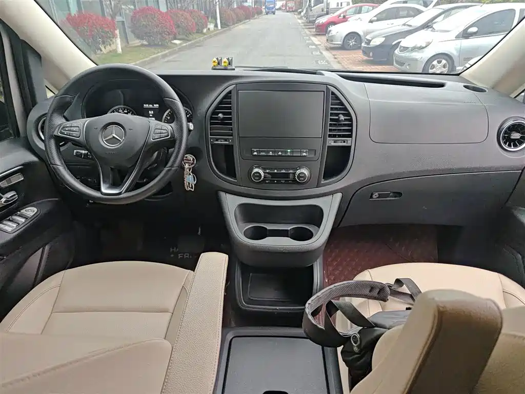 Mercedes-Benz Vito 2022 — фото 10