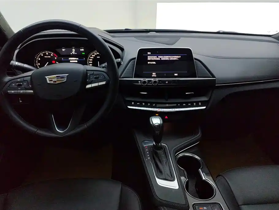 Cadillac CT4 2023 — фото 12