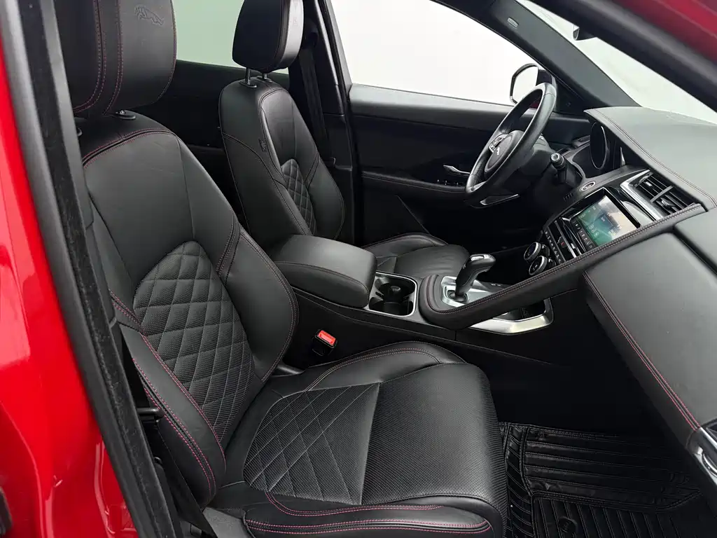 Jaguar E-PACE 2019 — фото 10