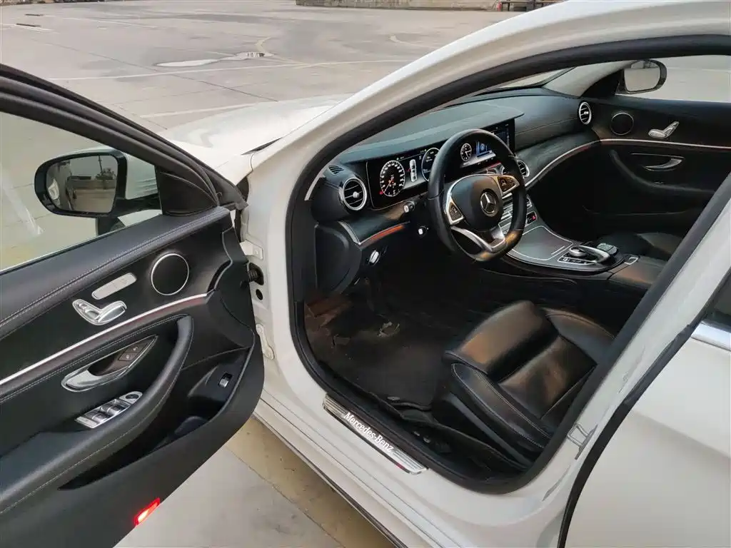 Mercedes-Benz E-Class 2018 — фото 12