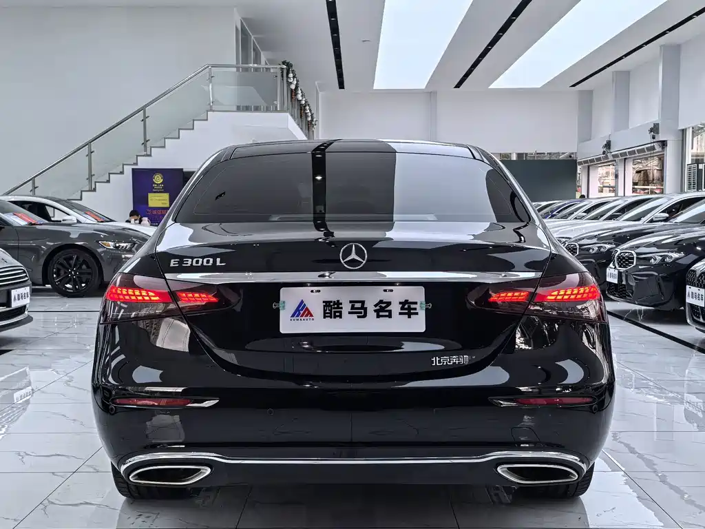 Mercedes-Benz E-Class 2022 — фото 14