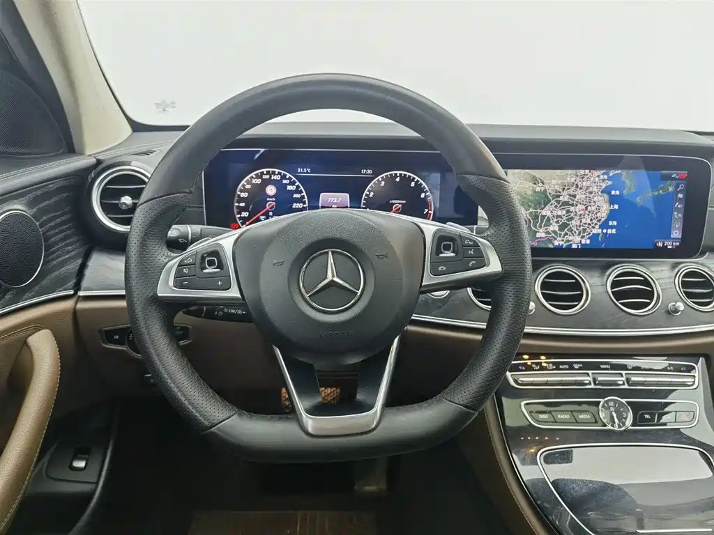Mercedes-Benz E-Class 2017 — фото 11