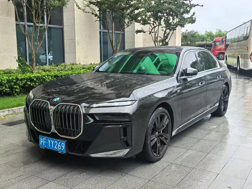 BMW 7 Series 2023 — фото 1