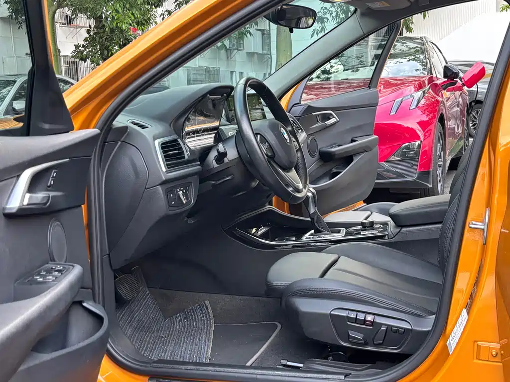 BMW 1 Series 2018 — фото 11
