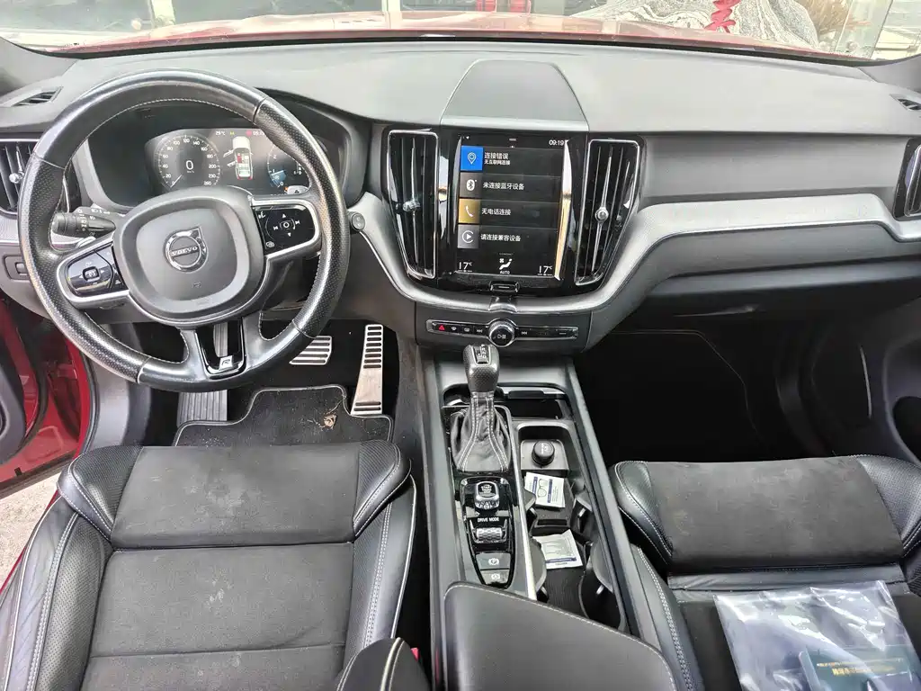 Volvo XC60 2018 — фото 4