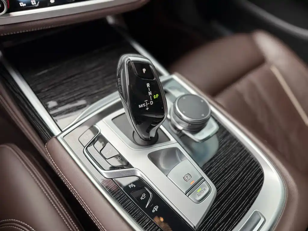 BMW 7 Series 2019 — фото 6