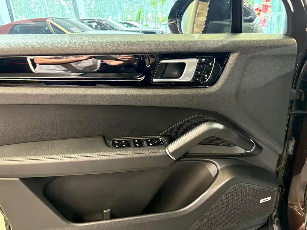 Porsche Cayenne 2018 — фото 16
