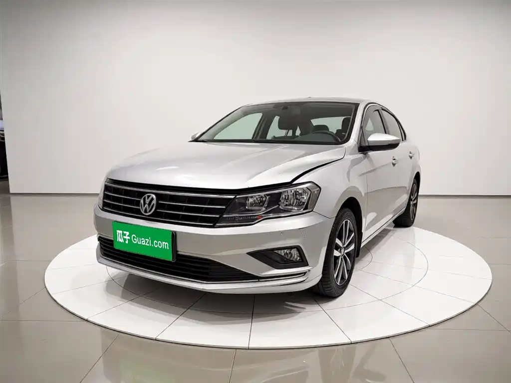 Volkswagen Jetta 2018 — фото 1