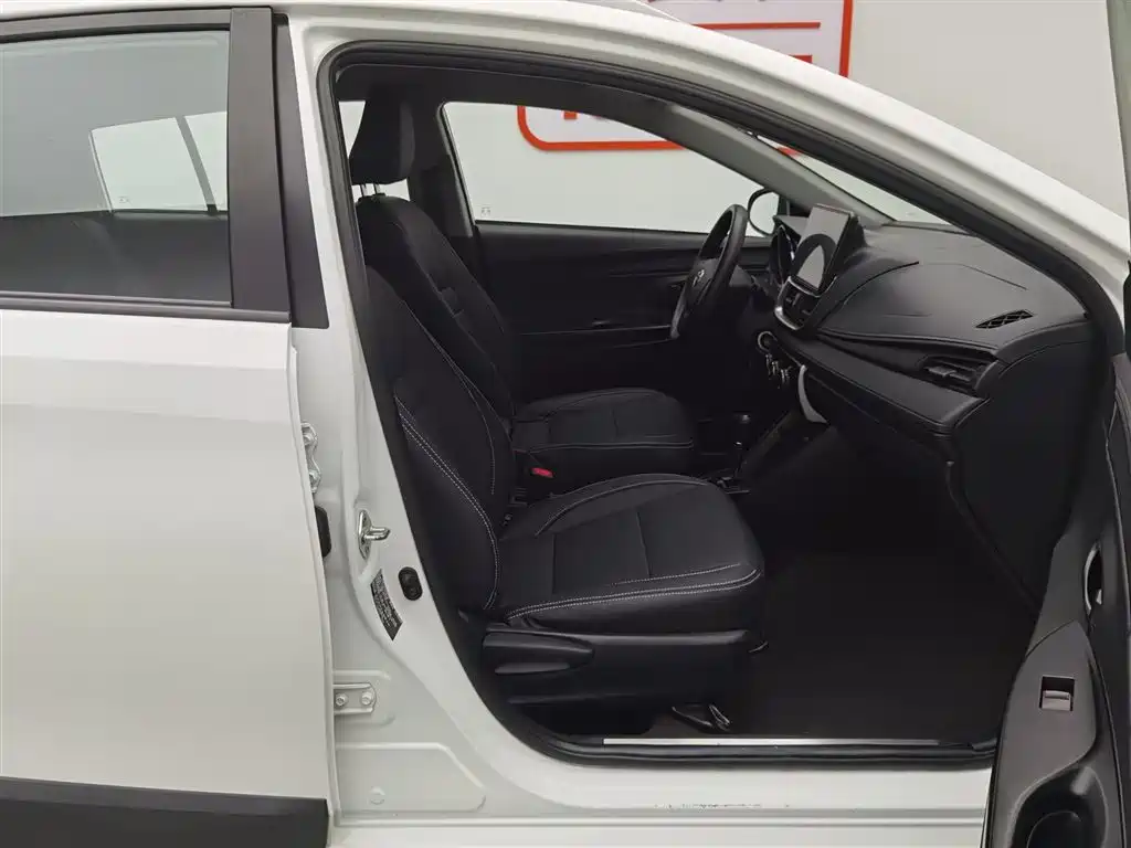 Toyota Yaris L 2020 — фото 23
