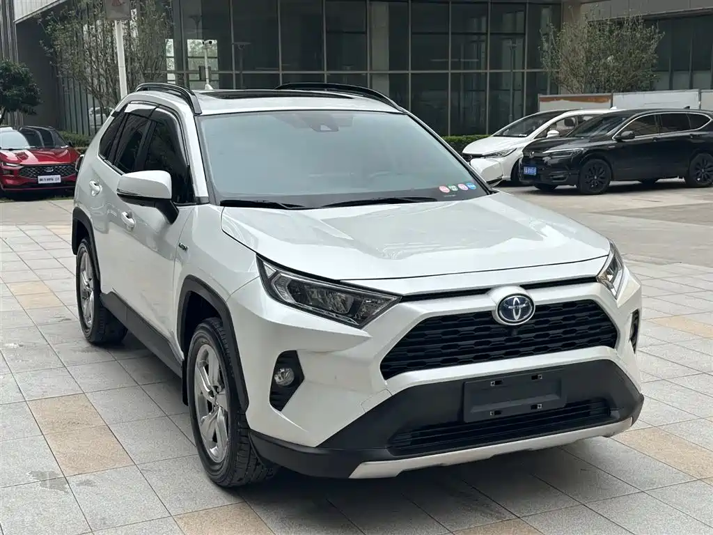 Toyota RAV4 2023 — фото 4