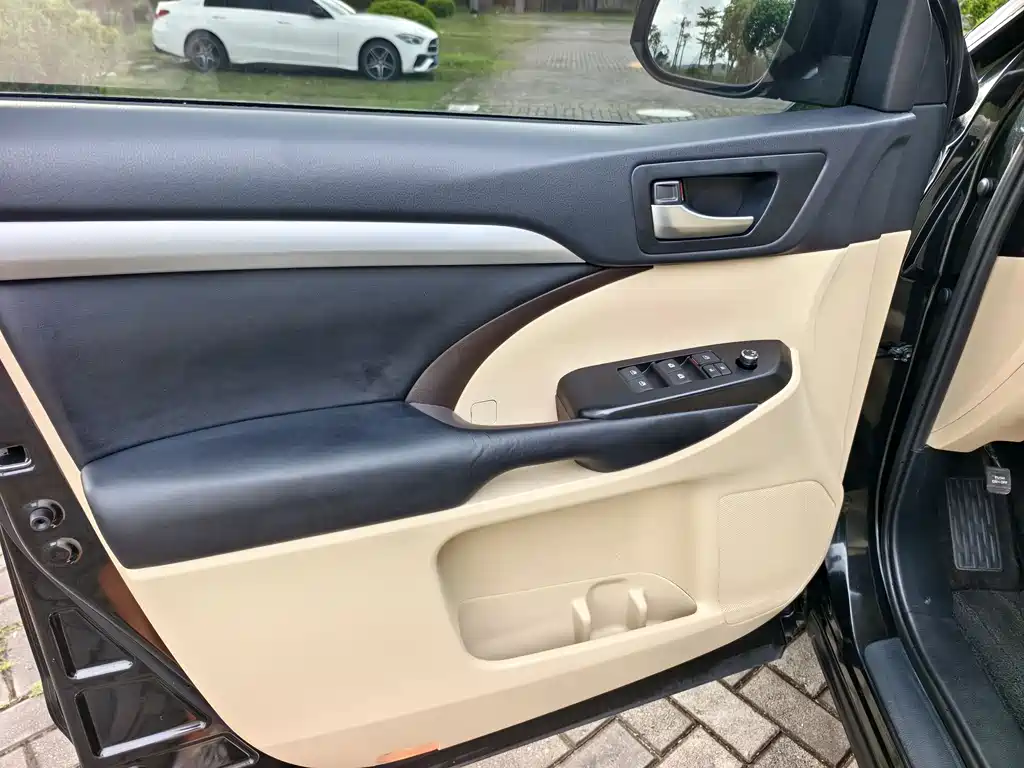 Toyota Highlander 2021 — фото 17