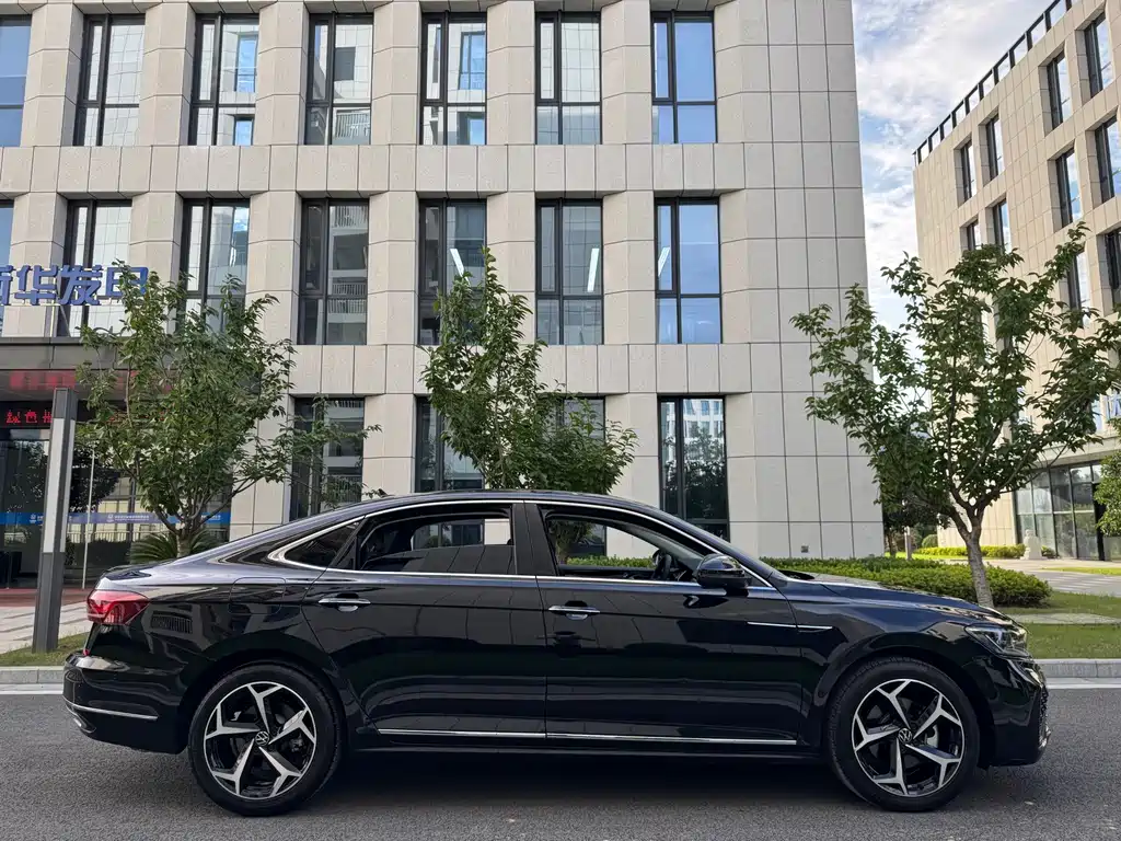 Volkswagen Passat 2024