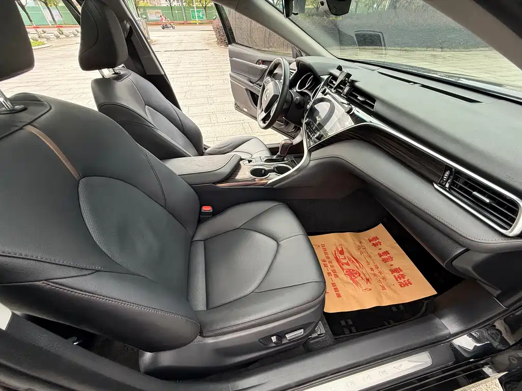 Toyota Camry 2020 — фото 10
