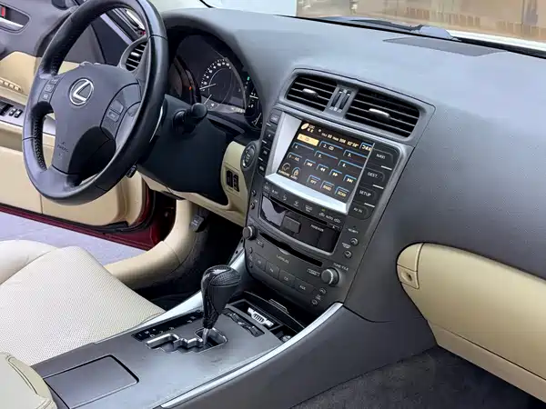 Lexus IS 2010