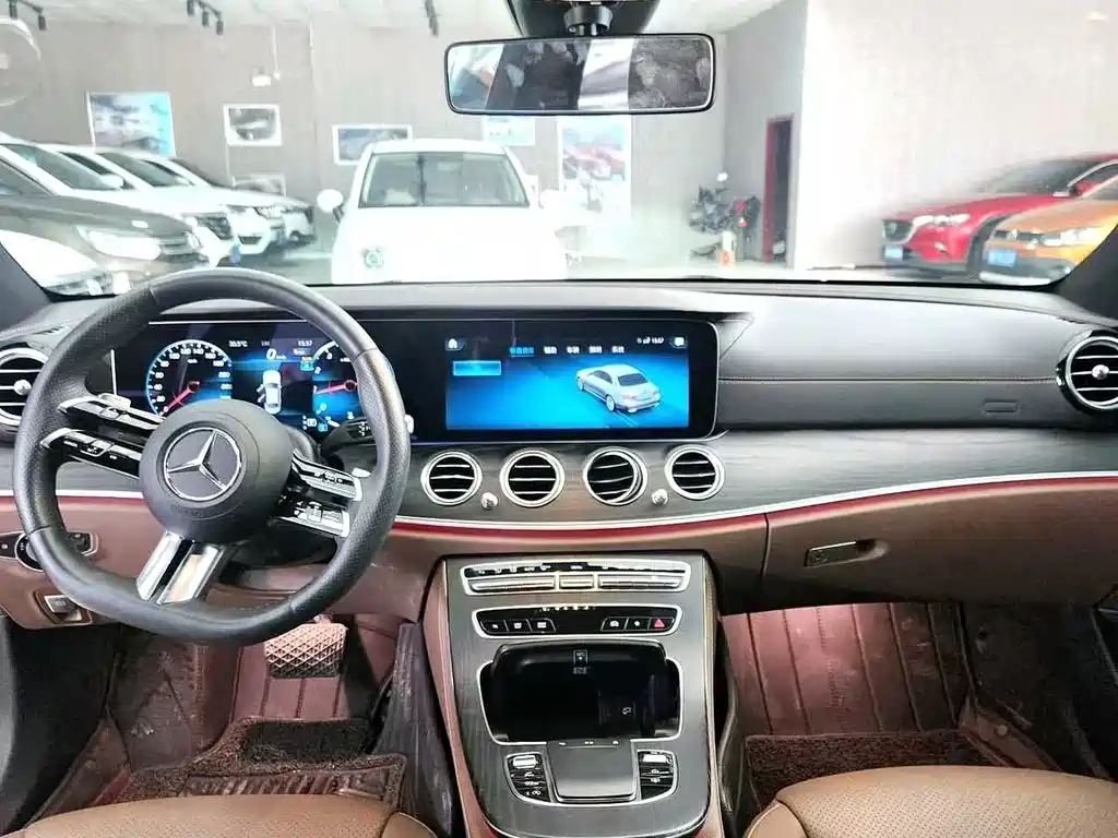 Mercedes-Benz E-Class 2023 — фото 6