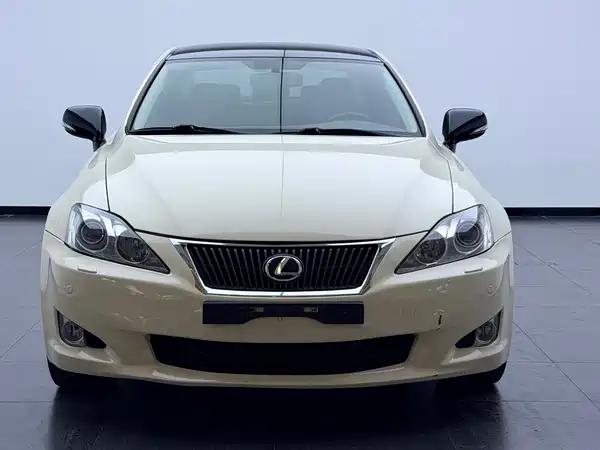 Lexus IS 2010