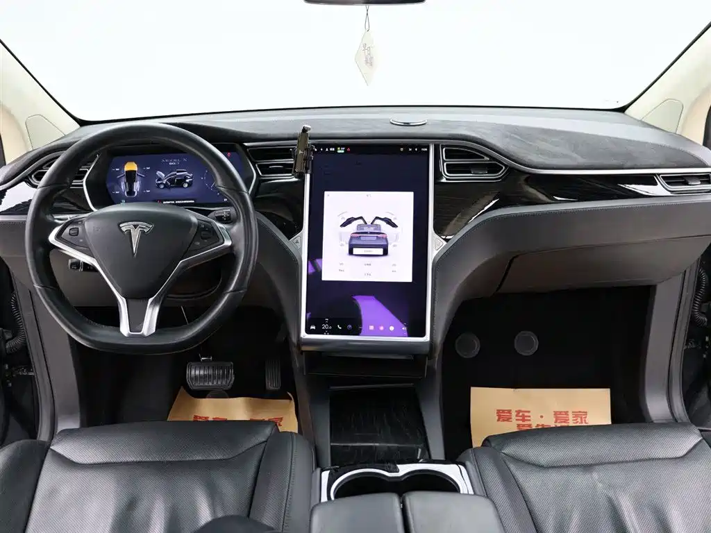 Tesla Model X 2017 — фото 11