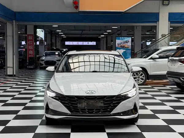 Hyundai Elantra 2023