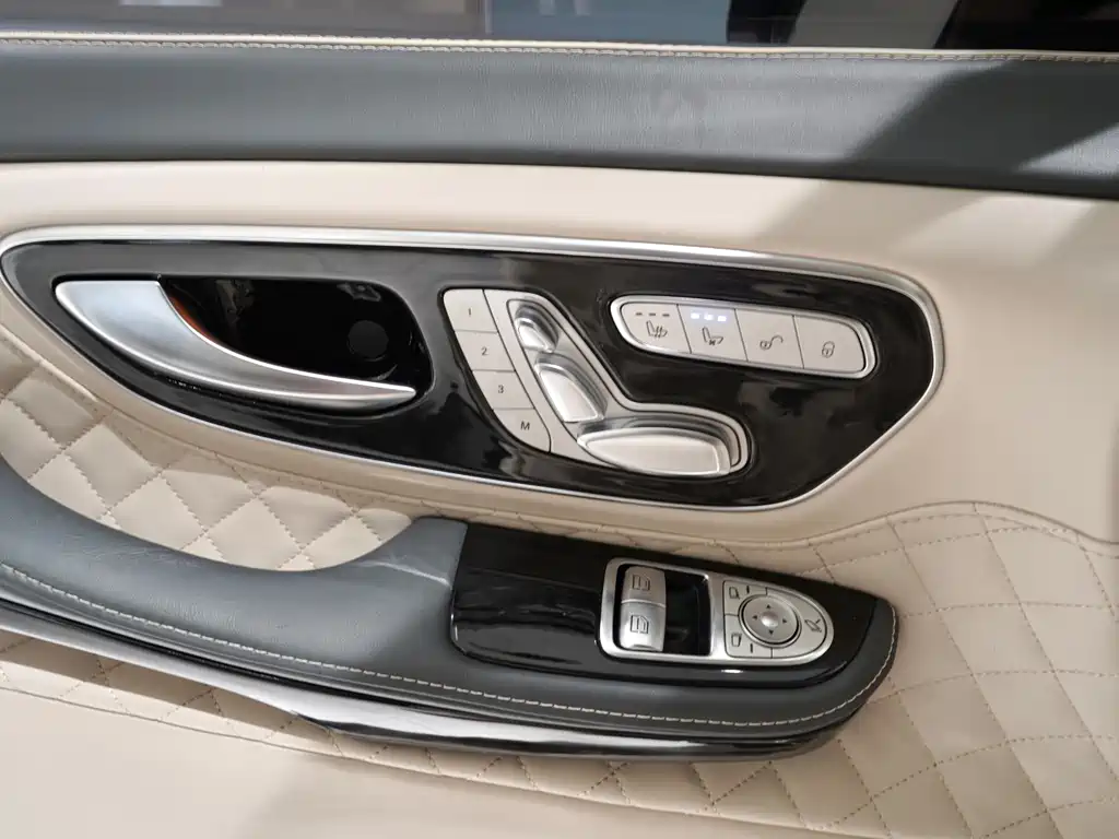 Mercedes-Benz V-Class 2020 — фото 6
