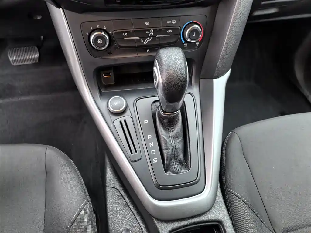 Ford Focus 2018 — фото 13