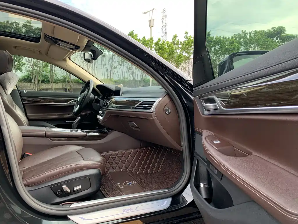 BMW 7 Series 2016 — фото 16