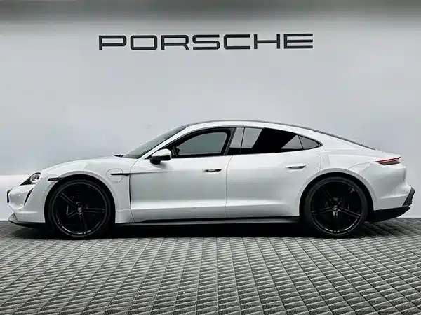 Porsche Taycan 2022