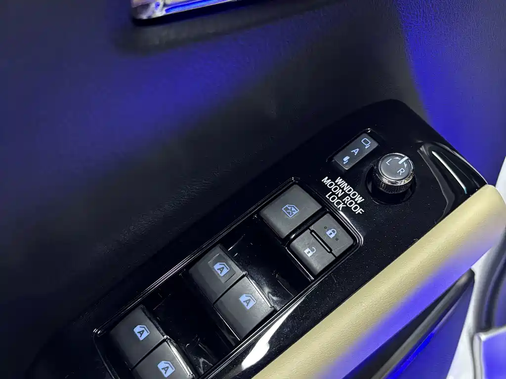 Toyota Alphard 2022 — фото 13