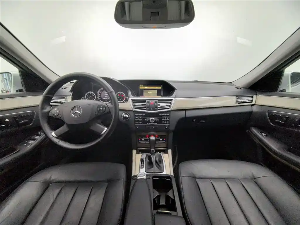 Mercedes-Benz E-Class 2010