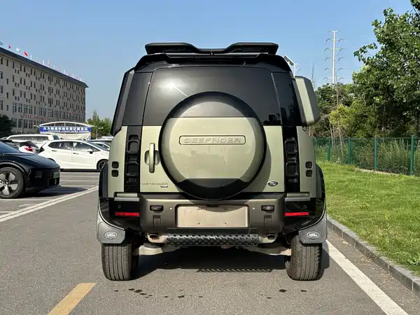 Land Rover Defender 2021