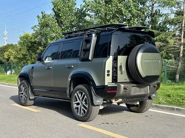 Land Rover Defender 2021