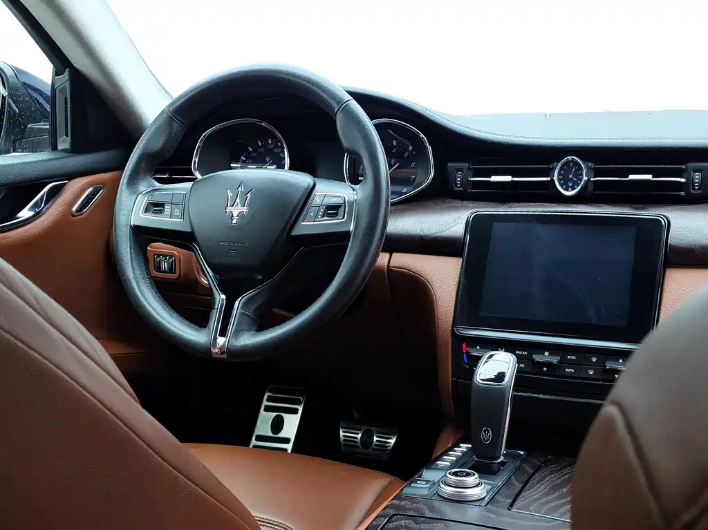 Maserati Quattroporte 2018 — фото 13