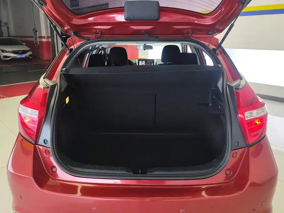 Toyota Yaris L 2018 — фото 4