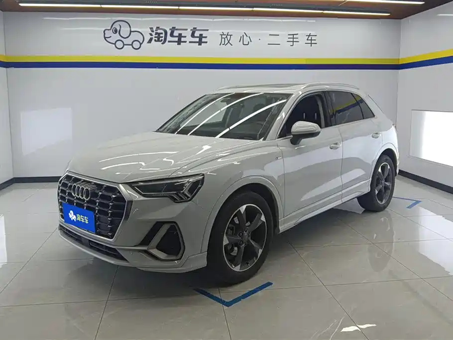 Audi Q3 2019 — фото 1
