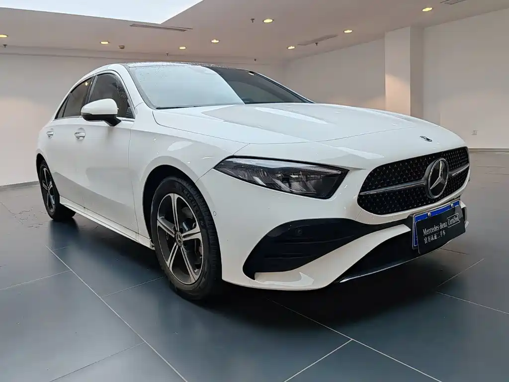 Mercedes-Benz A-Class 2024 — фото 2
