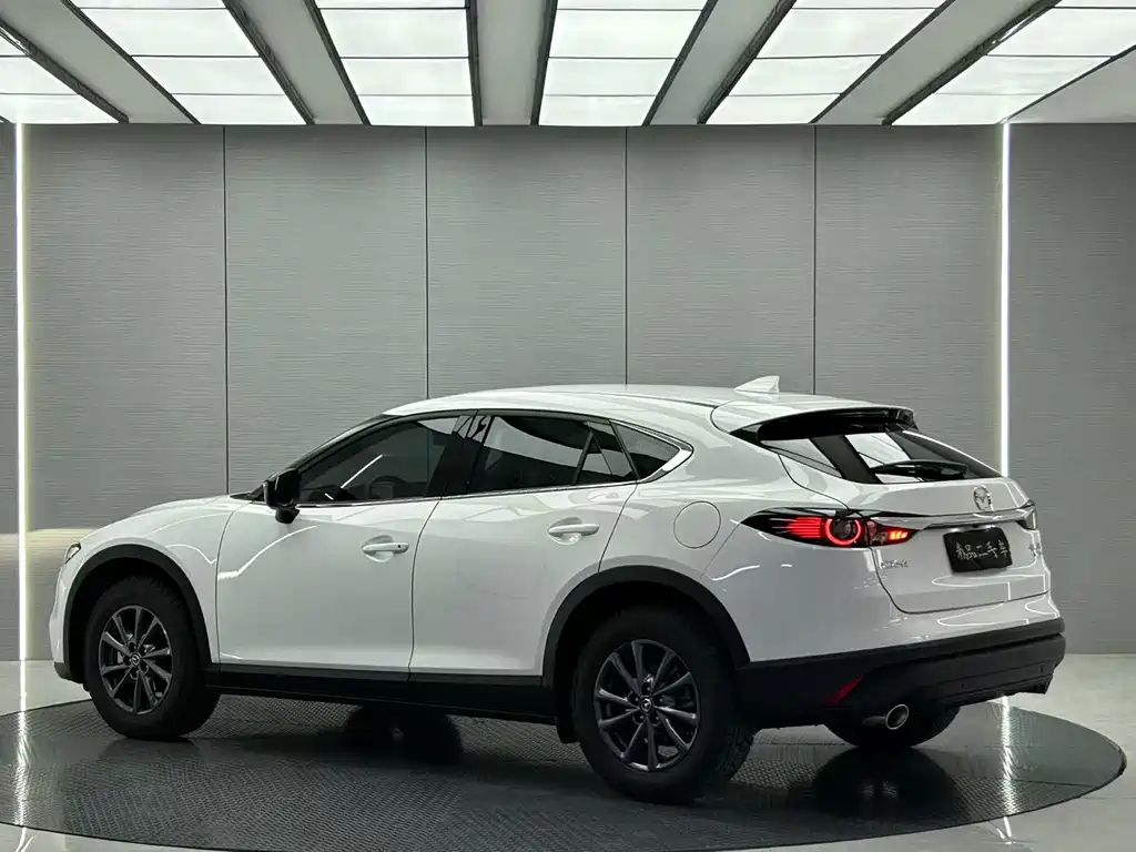 Mazda CX-4 2023 — фото 3
